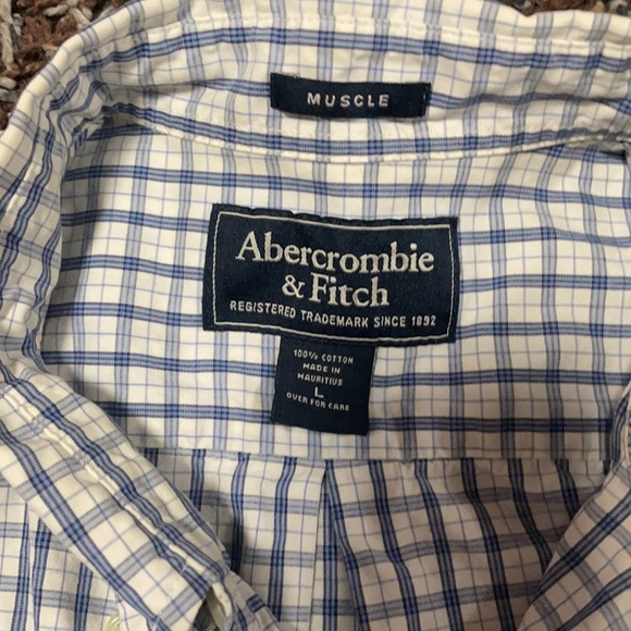 Abercrombie and Fitch muscle t-shirt it says it’s a large but it’s a medium.. - Picture 2 of 2